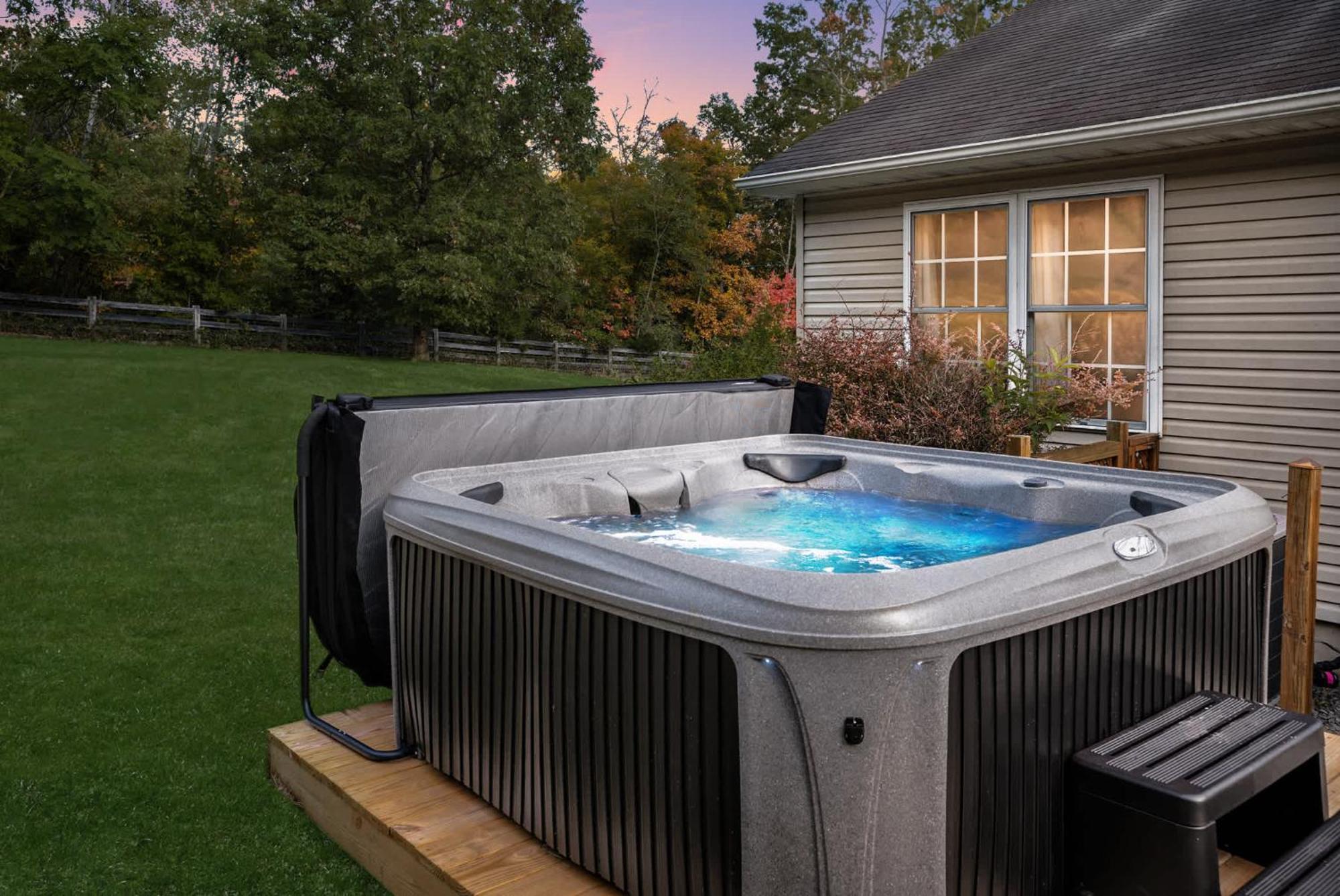 Modern Decor, Hot Tub, Fire Pit & River Access! Лурей Экстерьер фото